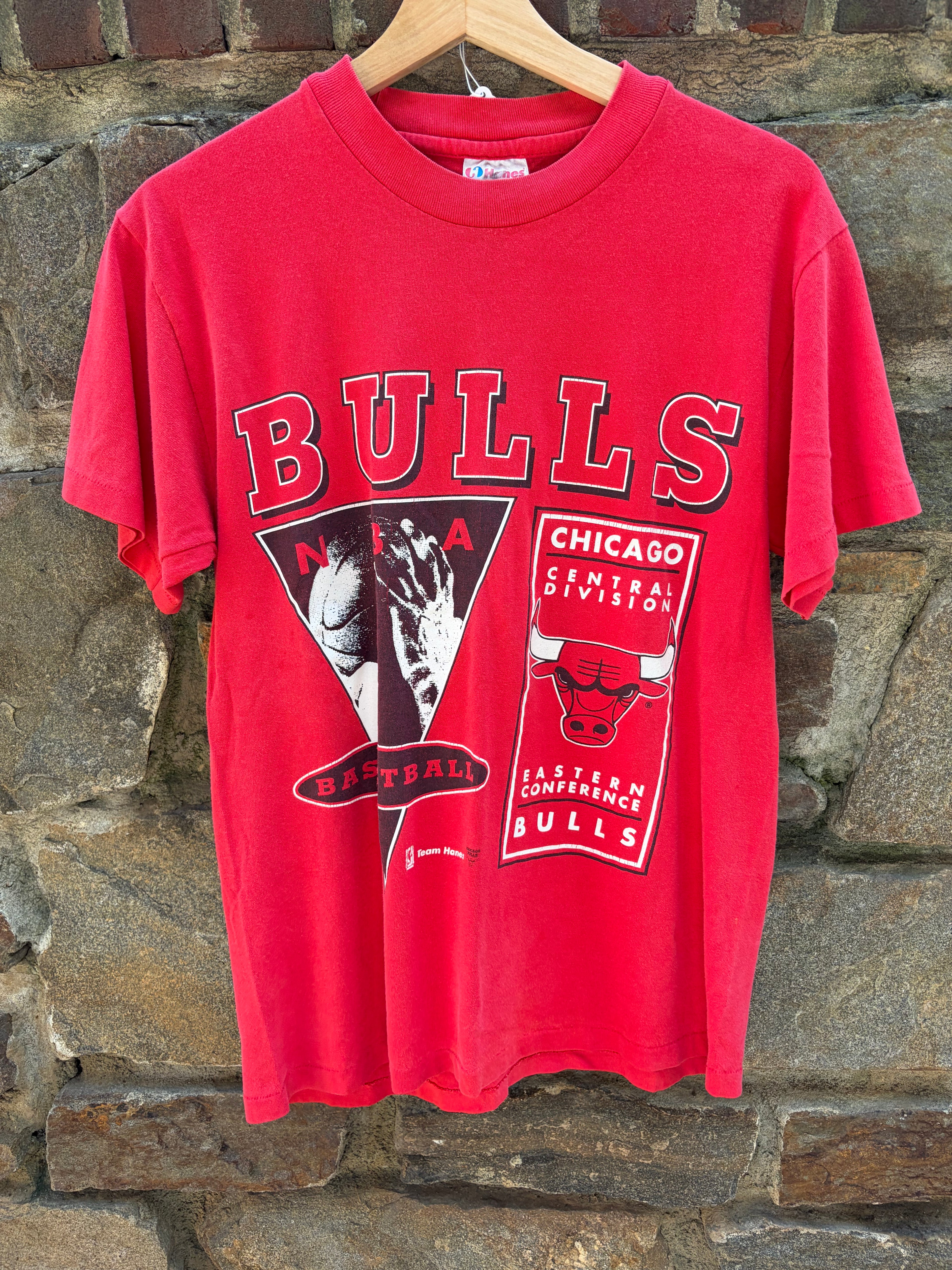 90s Chicago Bulls Red Graphic Tee (Size Medium)