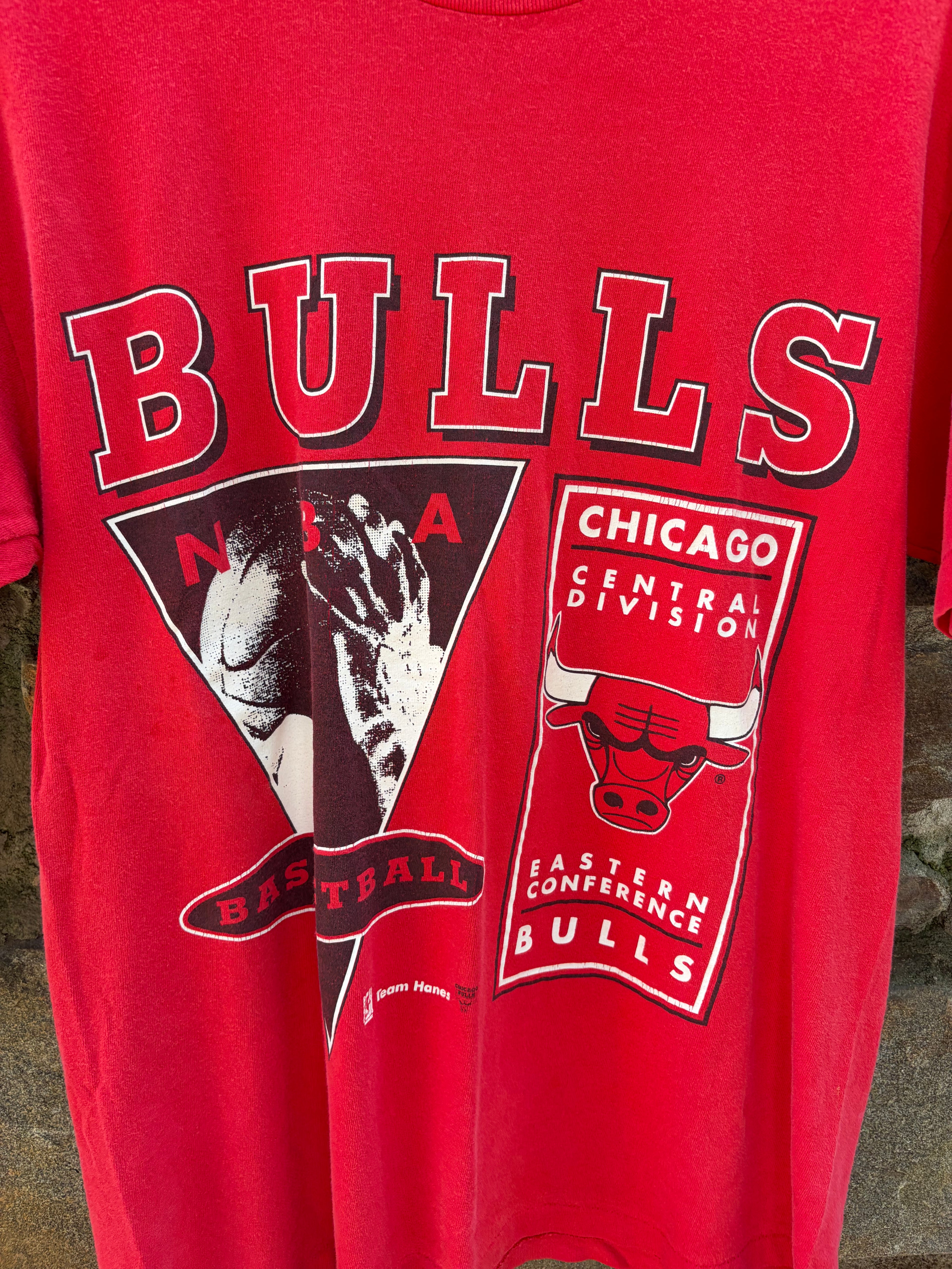 90s Chicago Bulls Red Graphic Tee (Size Medium)